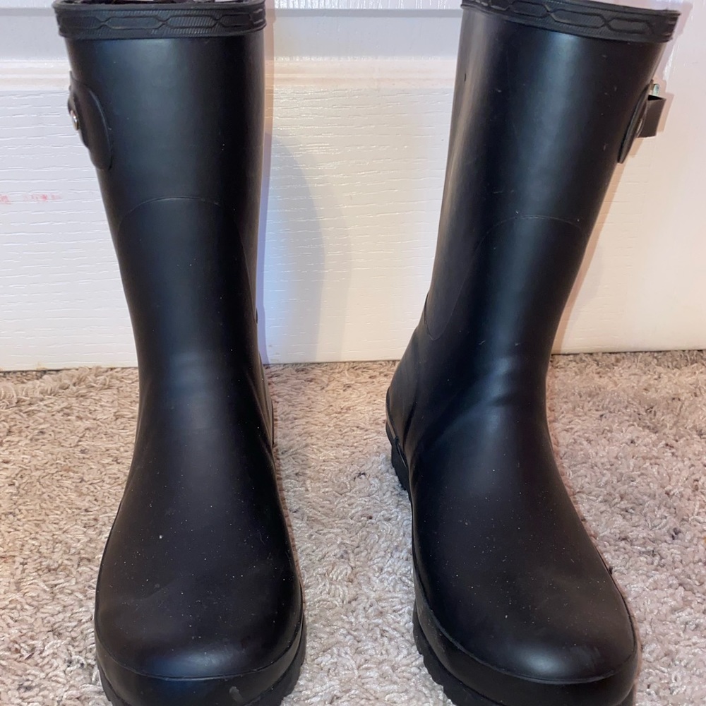 Size 8 black mid calf rain boots